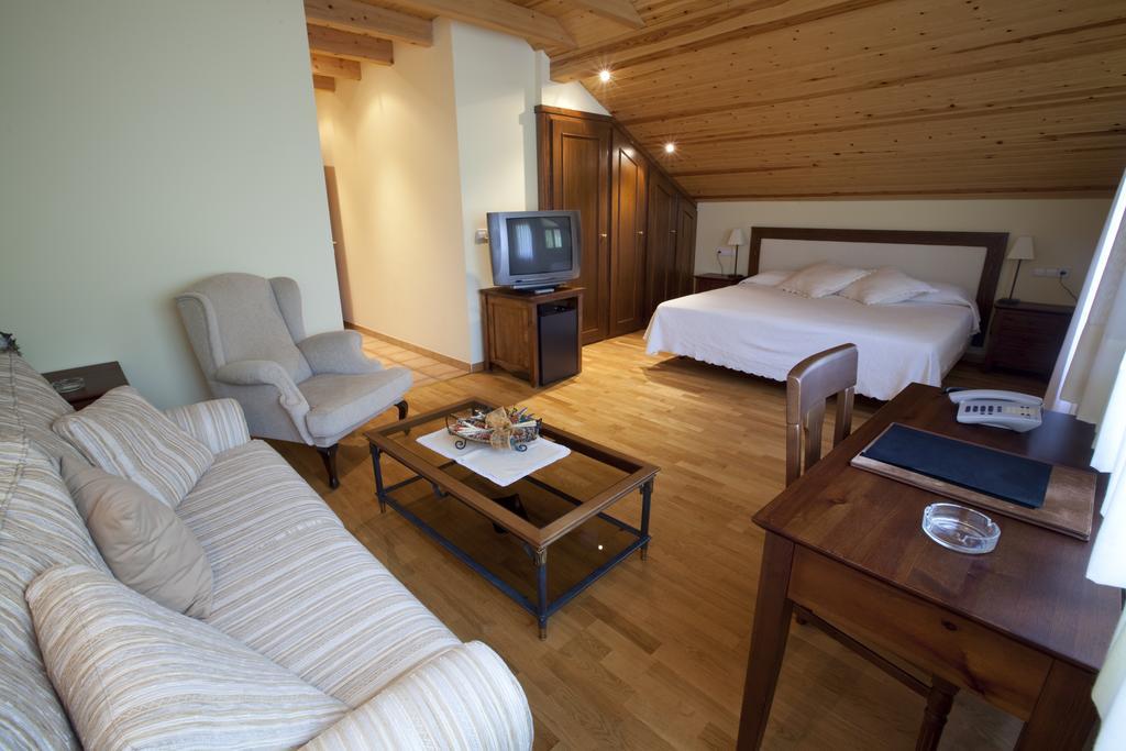 טווסקאן Hotel Estanys Blaus חדר תמונה