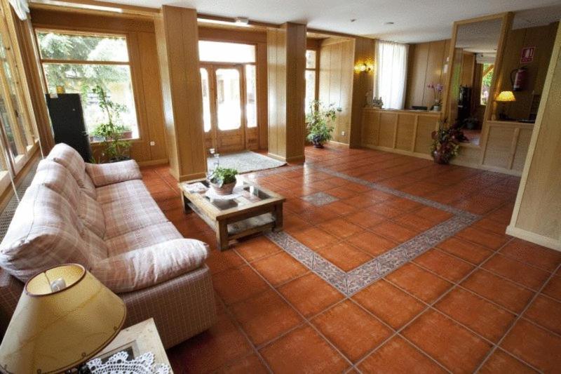 טווסקאן Hotel Estanys Blaus מראה חיצוני תמונה