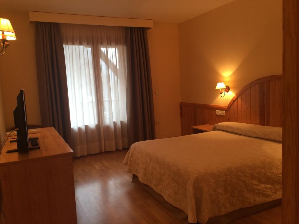 טווסקאן Hotel Estanys Blaus מראה חיצוני תמונה