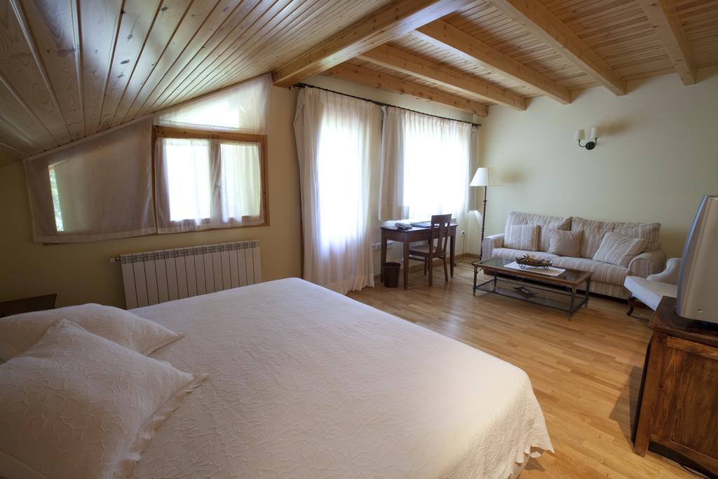 טווסקאן Hotel Estanys Blaus מראה חיצוני תמונה