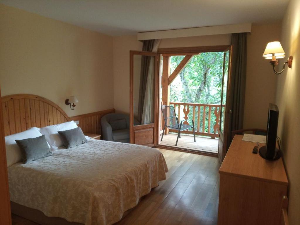 טווסקאן Hotel Estanys Blaus מראה חיצוני תמונה